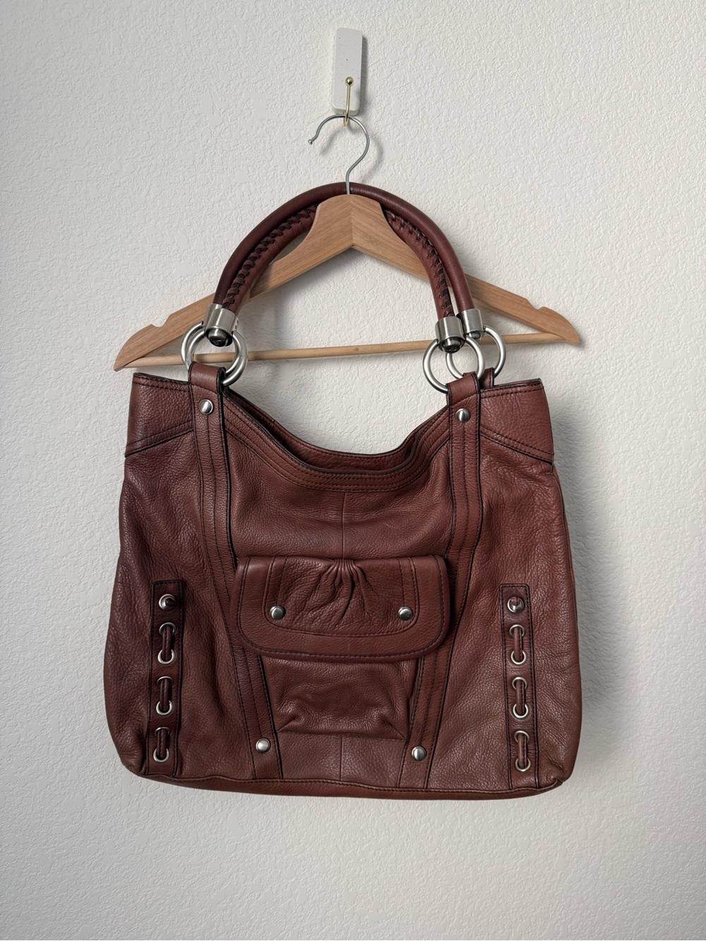 B. Makowsky leather purse